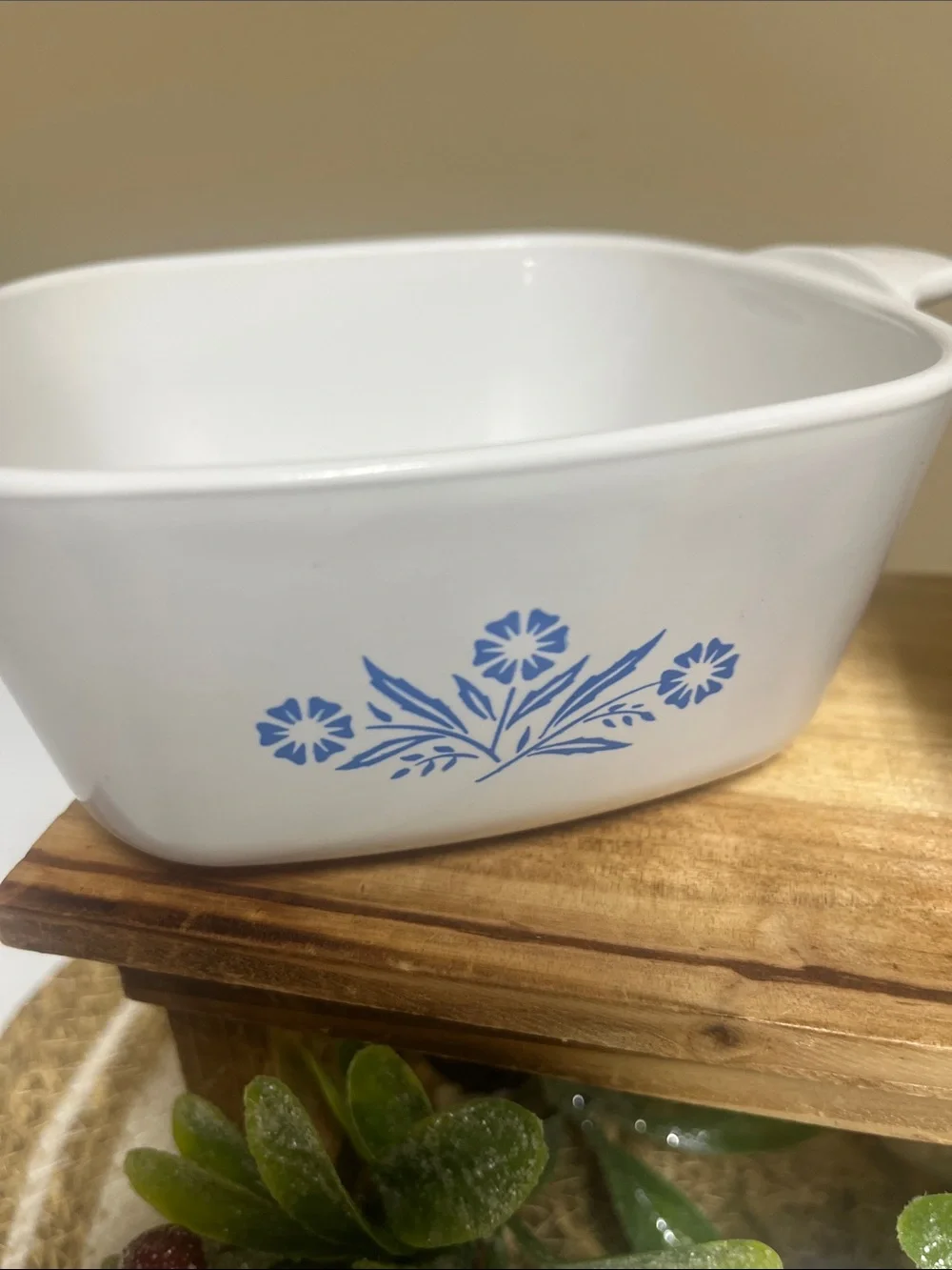 Corning Ware 3 pc VTG Casserole Dishes in good condition